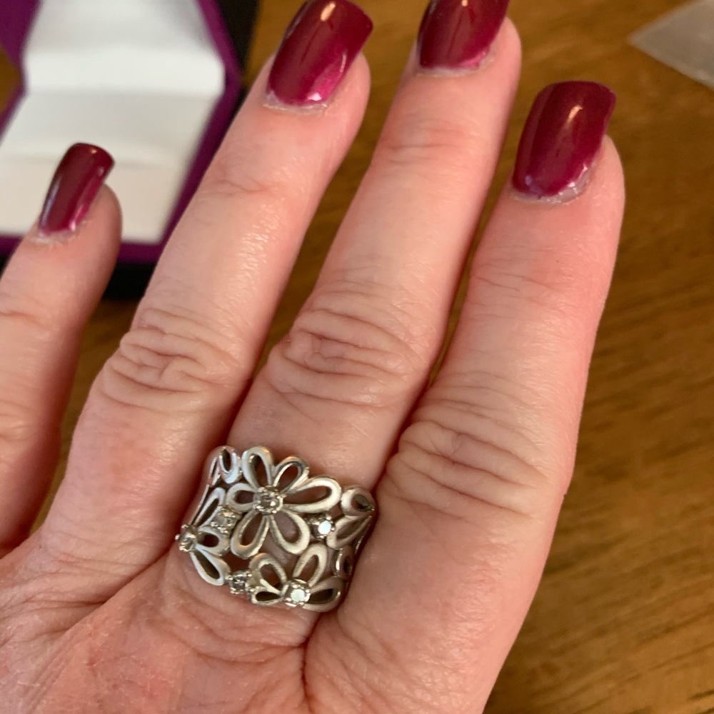 Beautiful flower ring in silver with diamonds - Picture 5 of 6